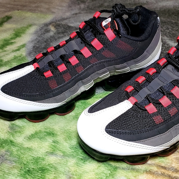 ❌SOLD❌Air Vapormax '95 HOT RED - Picture 5 of 7